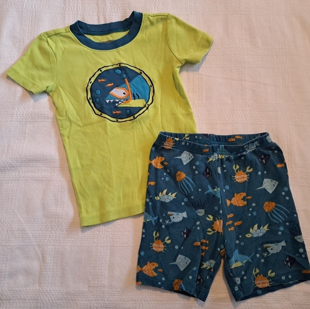 Gymboree boys size 4 fishy pajama set, snug fitting